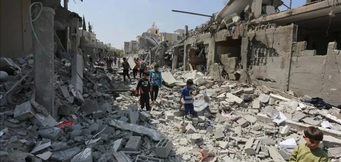 Të paktën 10 të vrarë në një sulm ajror të Izraelit në kampin e refugjatëve në Gaza