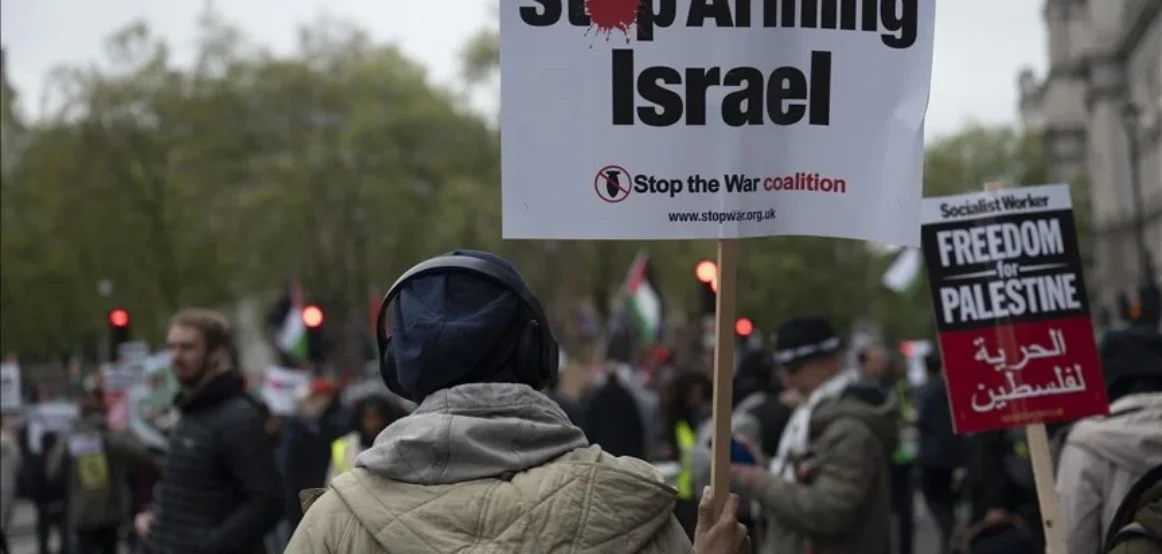 Mijëra protestues vërshojnë rrugët e Londrës kundër sulmeve izraelite në Gaza