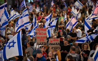Dhjetëra mijëra protestues izraelitë kërkojnë lirimin e pengjeve të Gazës…
