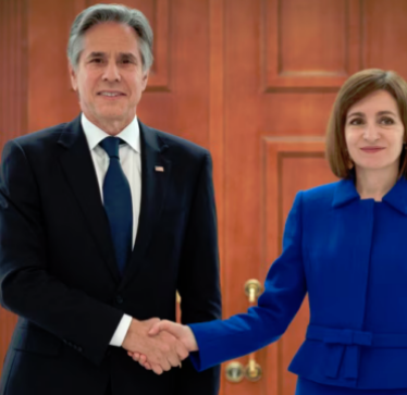 Blinken: Armët amerikane po ndihmojnë në stabilizimin e vijës së frontit të Ukrainës