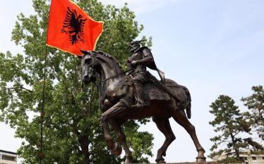 Përurohet shtatorja e Skënderbeut në Gjakovë, Haradinaj: Ishte frymëzim përgjatë…