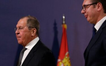Lavrov flet me zyrtarët serbë: T’i rezistojmë përpjekjeve për shtrembërim…