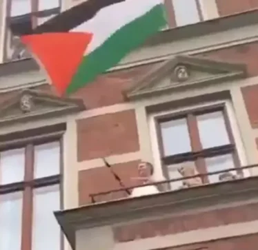 Mbreti danez Frederik valëviti flamurin palestinez nga ballkoni i tij