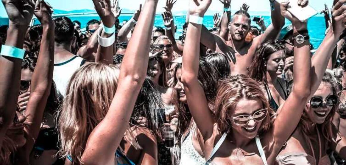 Ndalohët alkooli në destinacionin më të famshëm turistik të Spanjës