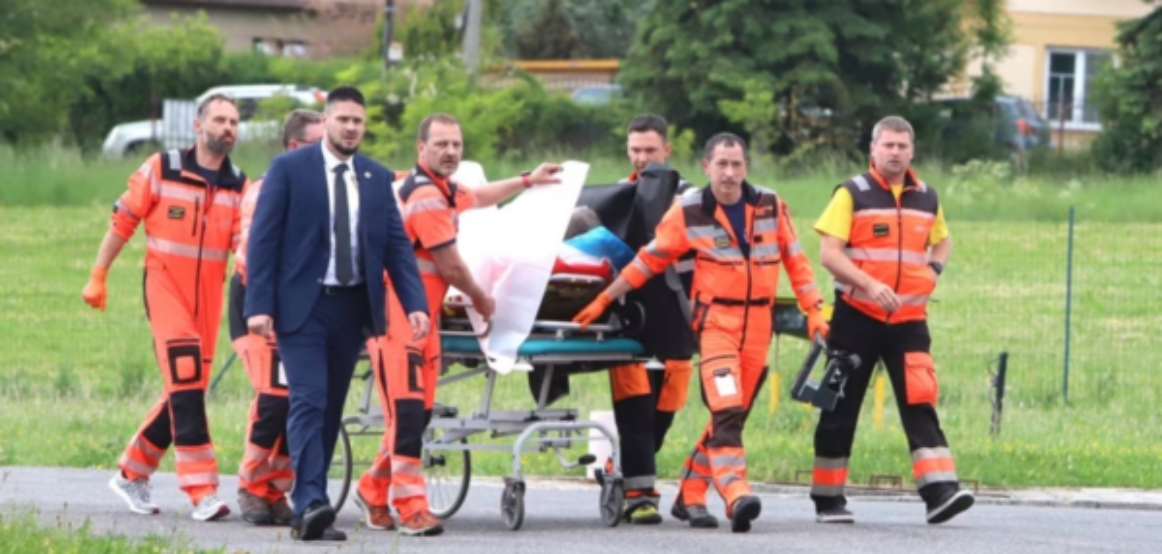 Kryeministri sllovak Fico ende në gjendje “shumë të rëndë” pas ndërhyrjes kirurgjikale