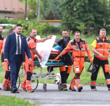 Kryeministri sllovak Fico ende në gjendje “shumë të rëndë” pas ndërhyrjes kirurgjikale