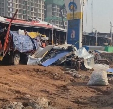 Shembet bilbordi në Indi, viktima dhe të plagosur