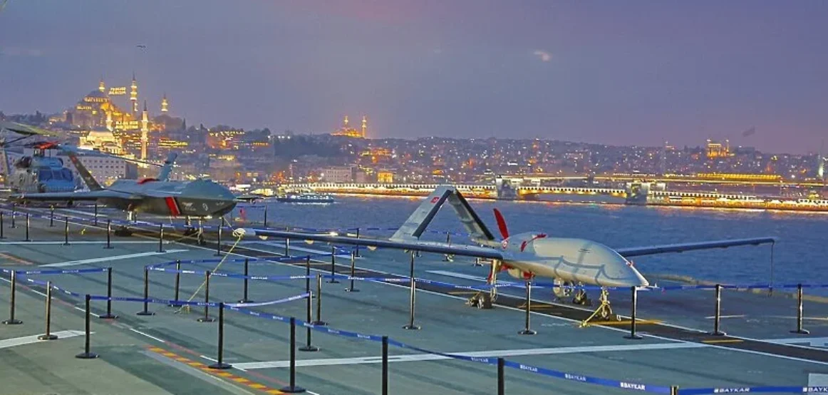 Fotot e publikuara nga luftanija më e madhe turke: Dronët dhe Stambolli në sfond
