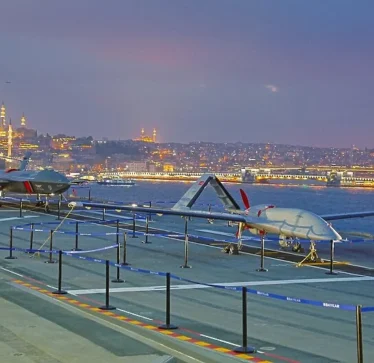 Fotot e publikuara nga luftanija më e madhe turke: Dronët dhe Stambolli në sfond