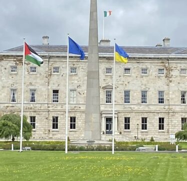 Flamuri u valëvit në qendër të Dublinit: Irlanda e njohu zyrtarisht Palestinën