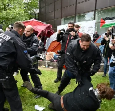 Po bënin thirrje për ndalimin e luftës, policia largon protestuesit propalestinezë nga Universiteti i Berlinit