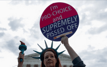 Nxehet debati për abortin para zgjedhjeve të nëntorit
