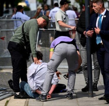 Dalin pamjet kur policia e arreston të dyshuarin që plagosi me armë kryeministrin e Sllovakisë