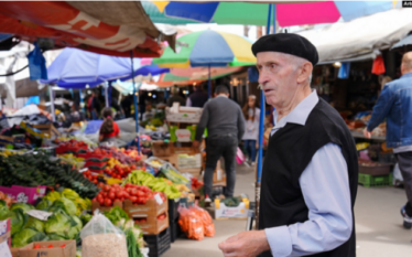 Pensionisti 80 vjeçar: Dal në treg e kthehem me duar…