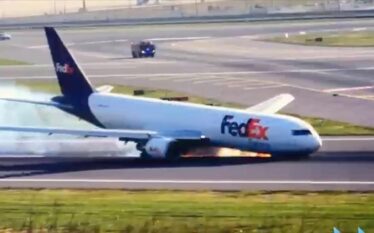 Në aeroportin e Istanbulit një avion mallrash ulet në pistë…