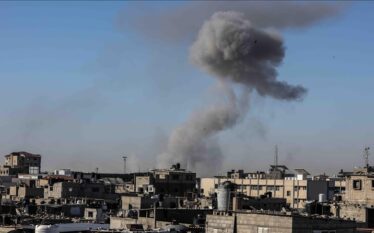 Izraeli bombardon ndërtesat në pjesën qendrore të qytetit Rafah