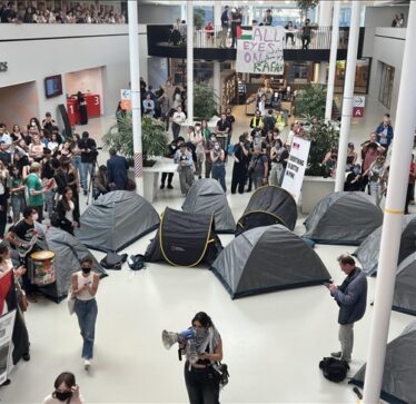 Studentët e Universitetit të Amsterdamit u bashkohen protestave pro Palestinës