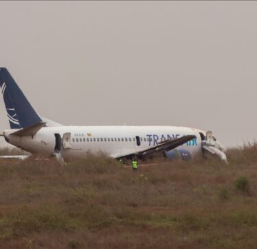 Senegal, 11 të lënduar pasi avioni Boeing 737 del nga pista