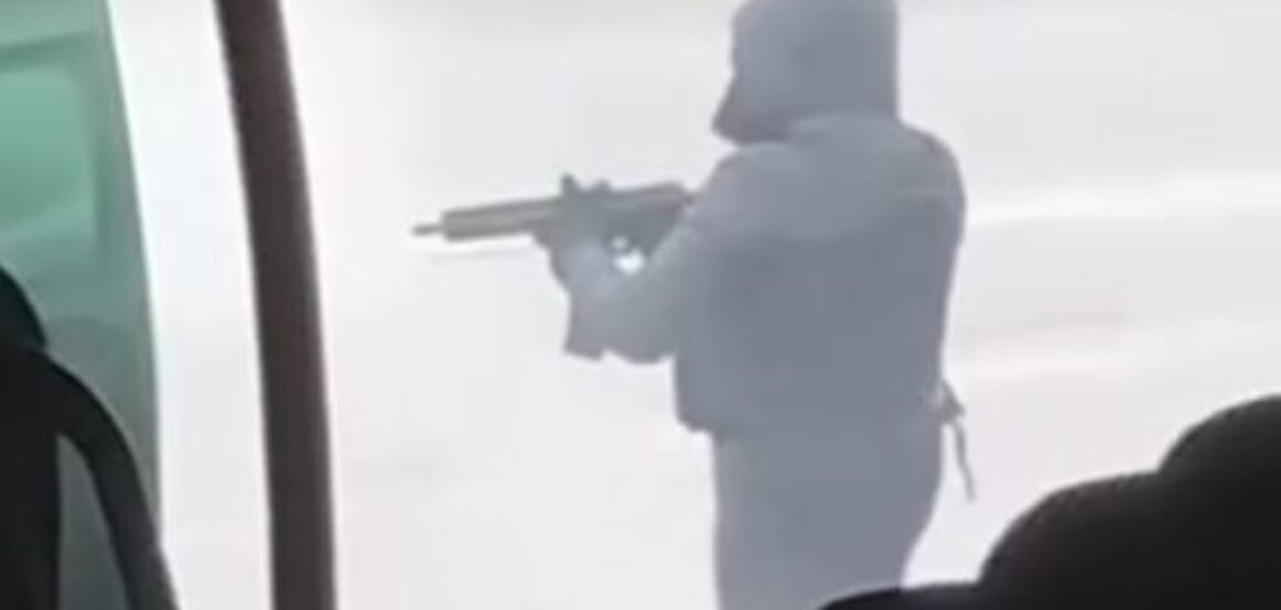 Arratisje si në filma në Francë/ Bosi i drogës shpëtohet nga furgoni i policisë, vriten 2 efektivë