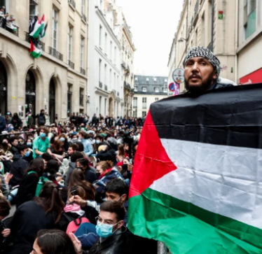 Studentët e shkencave në Paris bllokojnë universitetin në protestë kundër lidhjeve me Izraelin