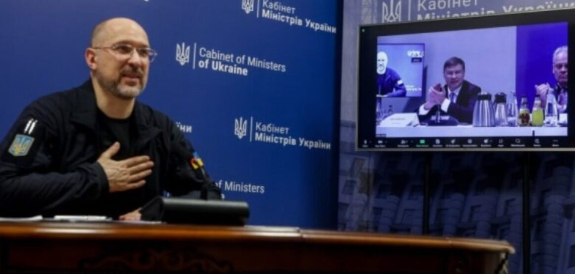 Ukraina ka nevojë për deri në 30 miliardë dollarë investime vjetore gjatë dhjetë viteve të ardhshme – thotë kryeministri Shmyhal