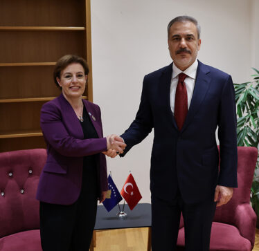 Ministri i Jashtëm turk takon homologët nga Shqipëria dhe Kosova