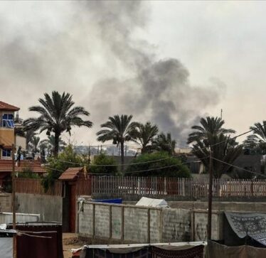 Ushtria izraelite bombardon tendat e palestinezëve në Rafah, 11 të vrarë
