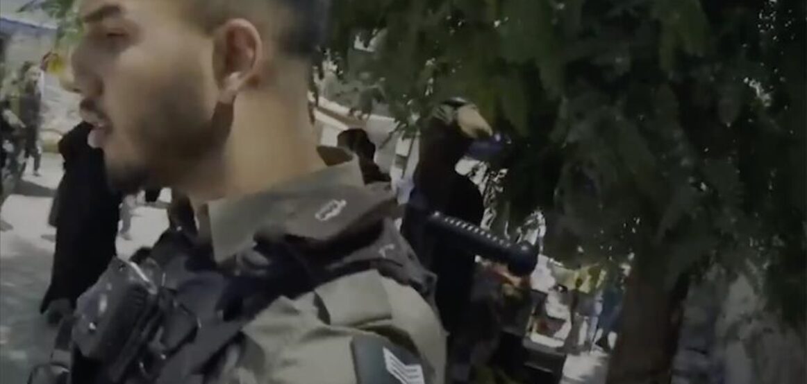Policia izraelite sulmon ekipin e TRT që filmonte momentet kur ushtarët izraelitë rrihnin palestinezët në Kuds