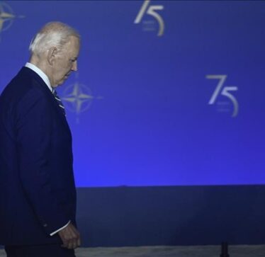 Biden e quan Zelenskyy-n e Ukrainës “presidenti Putin”