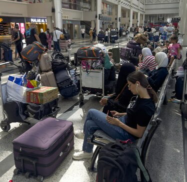 Avioni u nis për në Tel Aviv dhe bëri një ulje të paplanifikuar në Qipro, ekuipazhi dyshohet se refuzoi të fluturonte për në Izrael