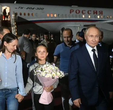 Përkushtim i pabesueshëm ndaj shërbimit: Fëmijët e çiftit spiun nuk e dinin që në të vërtetë ishin rusë