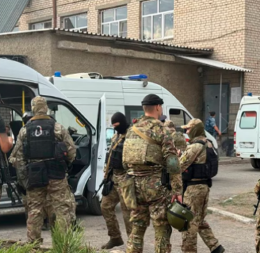 Kriza me pengje në burgun rus përfundon me tetë të vdekur