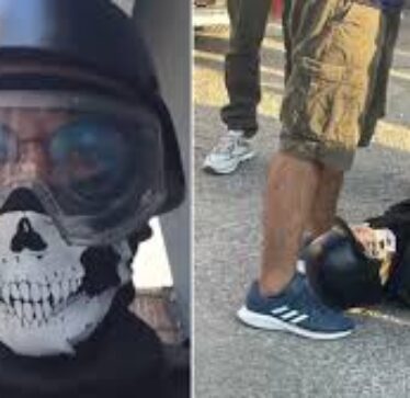 Me helmetë dhe maskë në fytyrë, i riu sulmon me thikë disa persona në Turqi. U frymëzua nga një video lojë