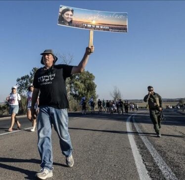 Të afërmit e të burgosurve izraelitë në Gaza bllokuan autostradën në Tel Aviv