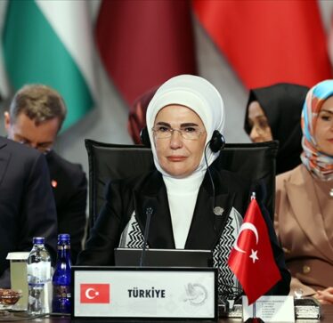 Emine Erdogan: Parlamenti turk duartroket heronjtë, ndërsa kongresi amerikan vrasësit