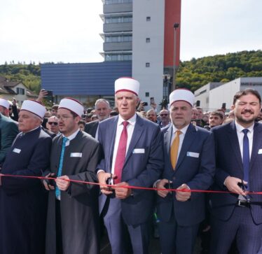 Në Zvicër përurohet xhamia shqiptare, marrin pjesë shumë qytetarë
