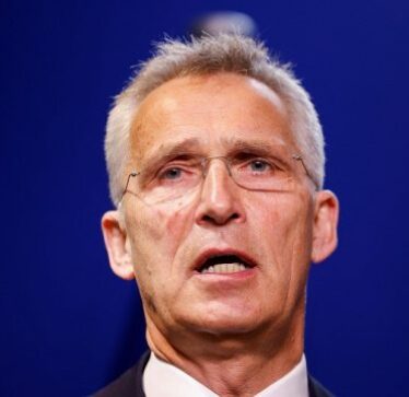 Stoltenberg: Vendet të vendosin vetë nëse mund Ukraina t’i përdorë armët me rreze të gjatë në Rusi