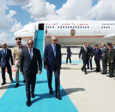 Presidenti i Egjiptit mbërrin për vizitë zyrtare në Ankara