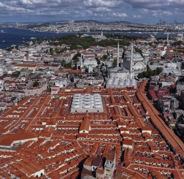 Çatia e rinovuar e Kapaliçarshisë në Istanbul, e hapur për vizitorët nëpërmjet turneve