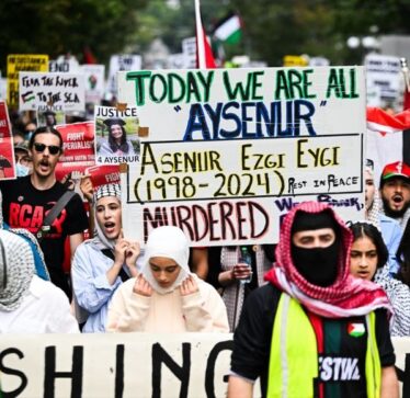 Qindra njerëz mblidhen në Seattle për aktivisten turko-amerikane të vrarë nga Izraeli
