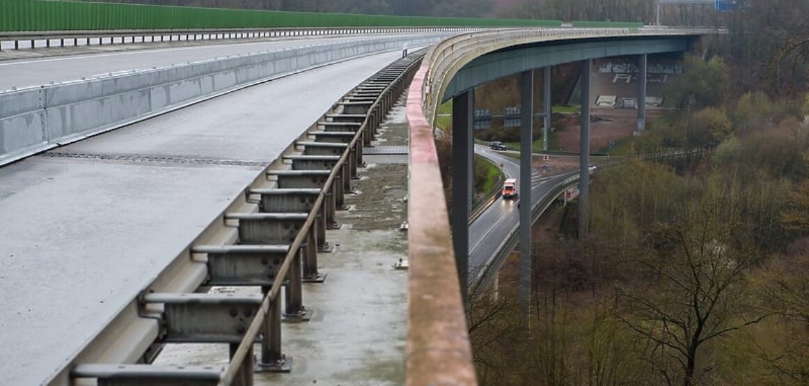 Pothuajse 4,000 ura në autostradat gjermane kanë marrë vlerësimet më të këqija të gjendjes