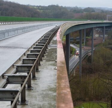 Pothuajse 4,000 ura në autostradat gjermane kanë marrë vlerësimet më të këqija të gjendjes