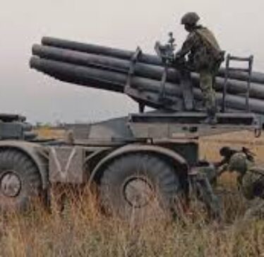 Goditet një depo armësh në Rusi, Zelenski kërkon të përdorë armën amerikane kundër Putin