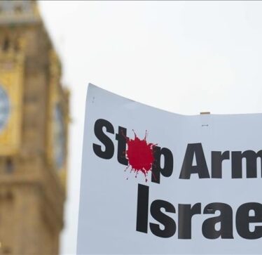 Britania pezullon 30 nga 350 licencat e eksportit të armëve drejt Izraelit