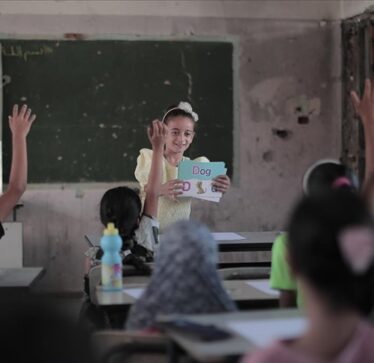 Procesi arsimor në Gaza në klasat e shkatërruara nga lufta