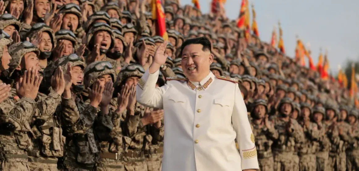 Raportohet se Koreja e Veriut ia ka dërguar mijëra ushtarë Rusisë për luftën në Ukrainë