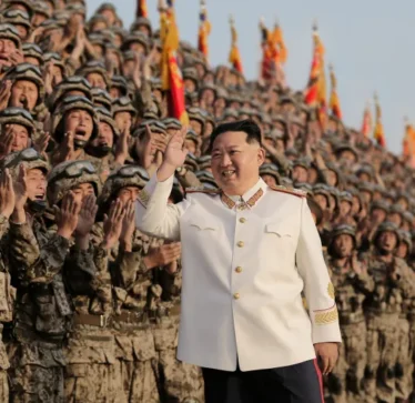 Raportohet se Koreja e Veriut ia ka dërguar mijëra ushtarë Rusisë për luftën në Ukrainë