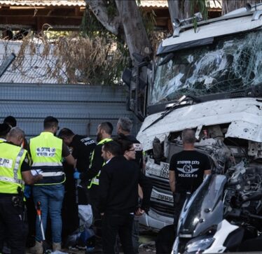 Të paktën 35 të plagosur nga përplasja e kamionit në Izraelin qendror, shoferi i kamionit qëllohet për vdekje