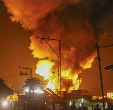 Të paktën katër palestinezë humbën jetën pasi Izraeli bombardoi tendat pranë një spitali