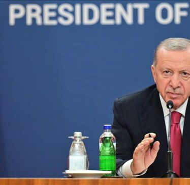 Erdoğan në Beograd, rithekson rëndësinë e paqes dhe stabilitetit në Ballkan